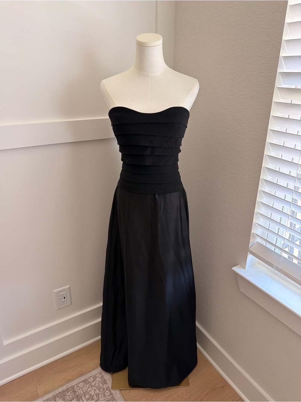 Tadashi Black Strapless Pleated Bodice Satin Maxi Evening Dress – Size 8